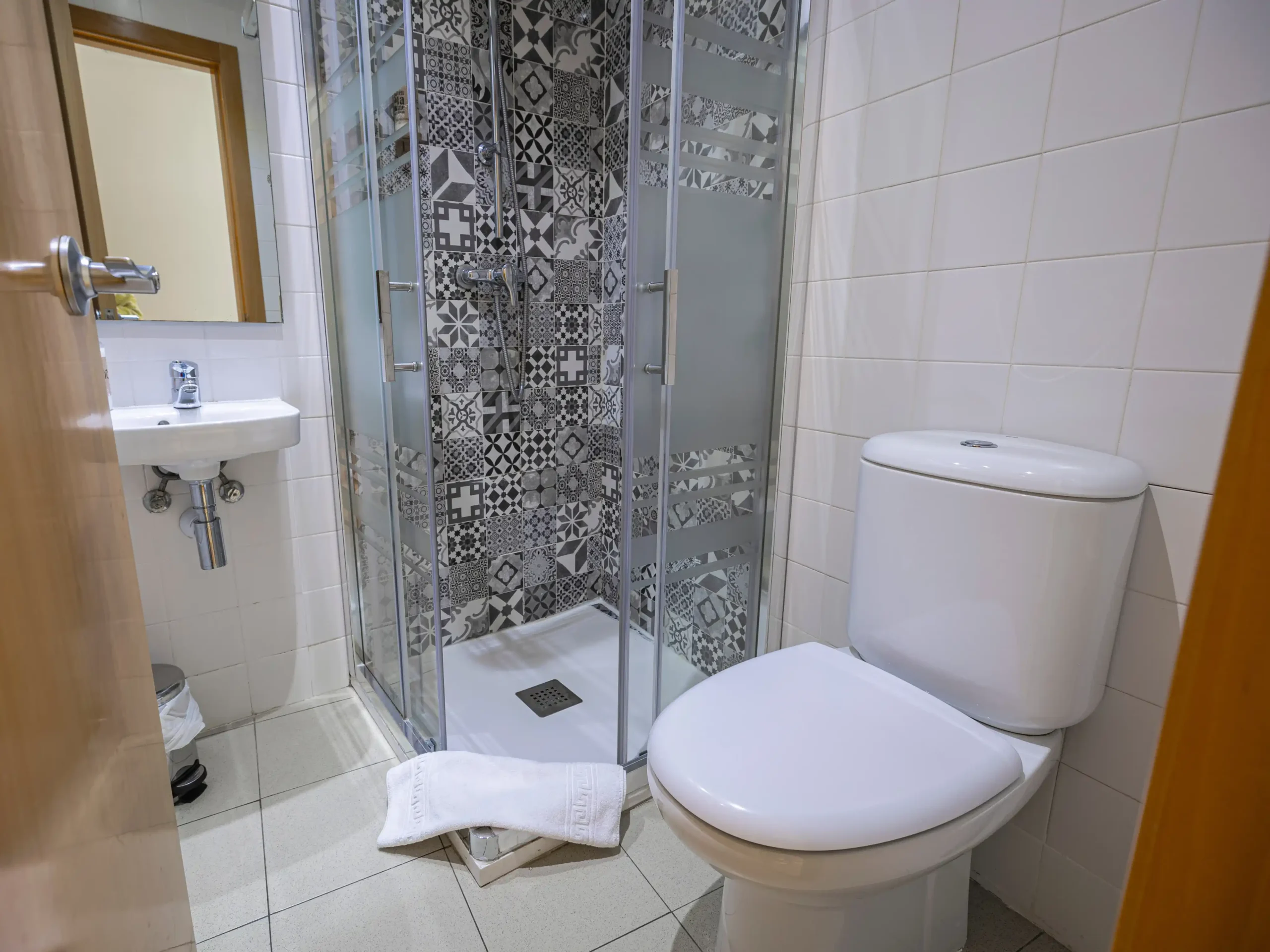 Baño del Hostal Evolución del grupo Cuéntame.